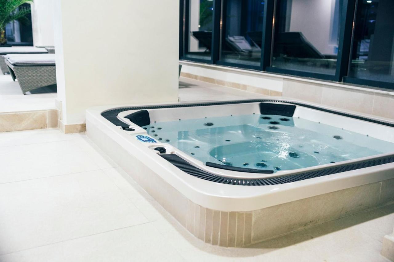 Isabelle Apartament Alezzi Beach Resort Mamaia Nord ナボダリ エクステリア 写真